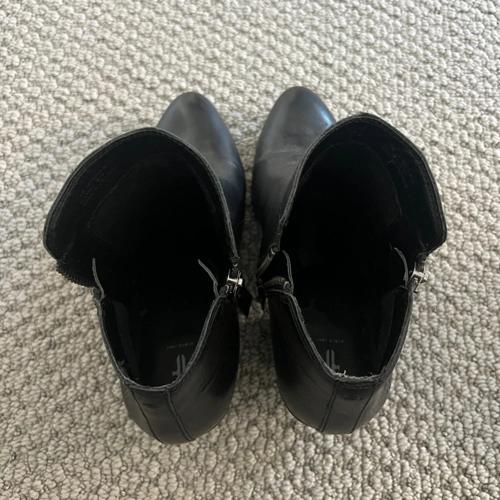 FRYE Elegant Black Leather Ankle Booties - Picture 3 of 7